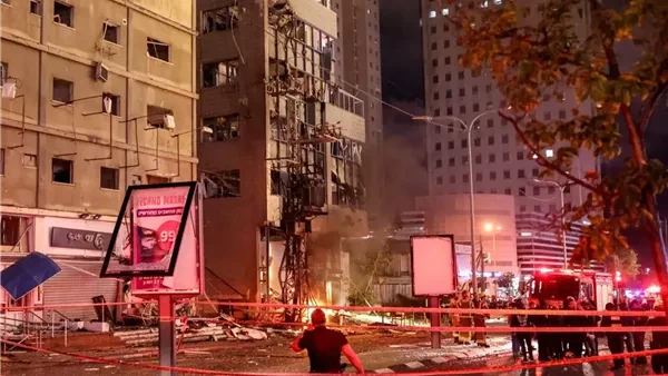 إصابة 31 إسرائيلياً وصفارات الإنذار تدوي عقب هجمات إيران على الجنوب