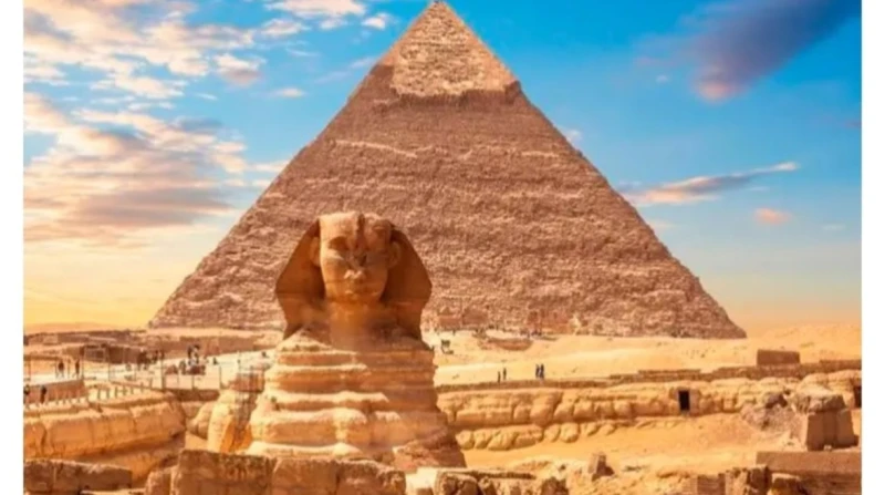 لغز "أبو الهول الثاني". هل يخفي تراب الجيزة قرينًا لأسد الفراعنة