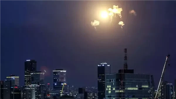 إيران تطلق صواريخ خرمشهر وعماد وخيبر باتجاه إسرائيل والأسطول الأمريكي