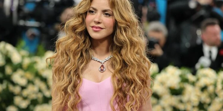 شاكيرا ضربت بيكيه بالقاضية: كنت بحب عيل