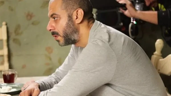 مسلسل أب ولكن الحلقة 8. محامية جديدة لقضية أدهم وشهادة نور تقلب الموازين