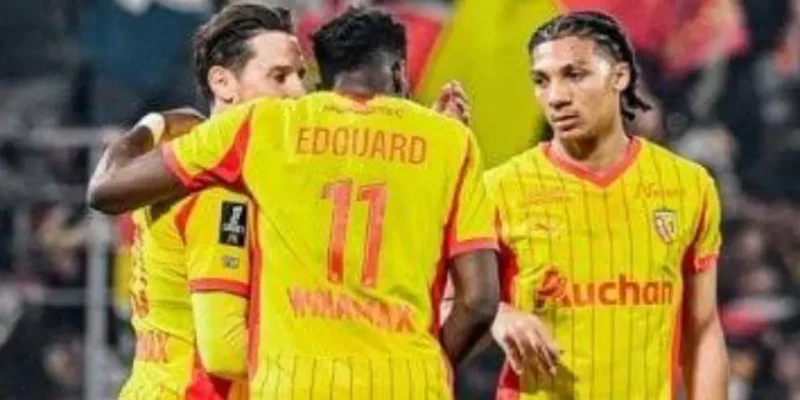 يهدد نزاهة المنافسة.. لانس يرفض تعديل موعد مباراته مع باريس سان جيرمان