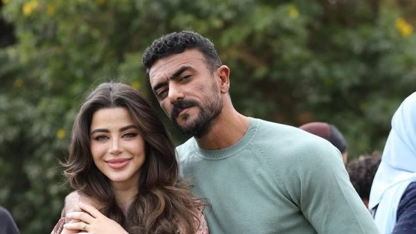 زى أحمد العوضي يحتفل بنهاية علي كلاي بصورة مع يارا السكري