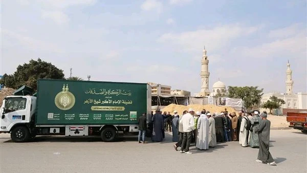 توزيع 1000 كرتونة مواد غذائية من مسجد السيدة نفيسة لدعم الأسر المستحقة