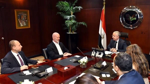 الهيئة العامة للاستثمار وبنك HSBC يبحثان خطط الترويج الخارجي للاستثمار في مصر