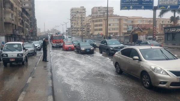 جهود كبيرة لرجال المرور بشرق القاهرة للتعامل مع أعطال المركبات وسحب الكثافات