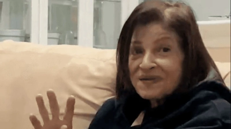 عائشة الكيلاني. فنانة صنعت البهجة وطاردتها شائعة 30 عملية تجميل