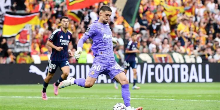 توتنهام يتحرك… وحارس فرنسي جديد في السكة