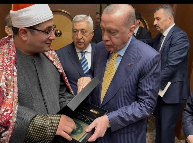 من هو الشيخ محمود الشحات أنور الذي أهداه أروغان ساعة بتوقيعه خلال حفل إفطار رئاسي؟