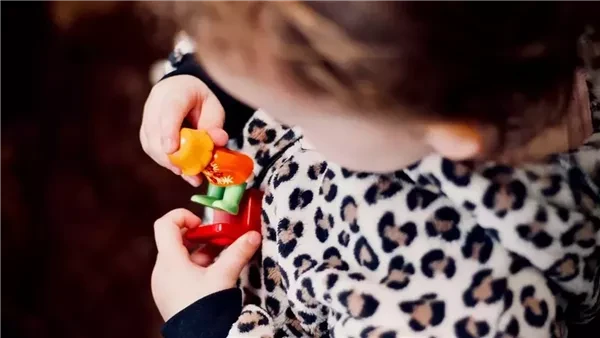 دراسة: الأطفال يتقنون الخداع قبل عامهم الأول