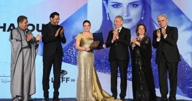 ماذا قال حمزة العيلى عن تكريم ريهام عبد الغفور وهو يقدمها بافتتاح مهرجان الأقصر