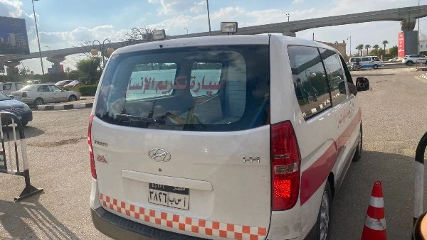 لحظة وصول جثمان المخرج أحمد عاطف درة لمسجد الشرطة بالشيخ زايد