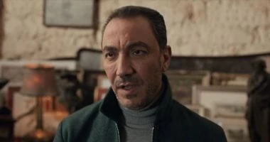 مسلسل فرصة أخيرة الحلقة 2.. طارق لطفى يحكى لابن شقيقه عن ماضى العائلة