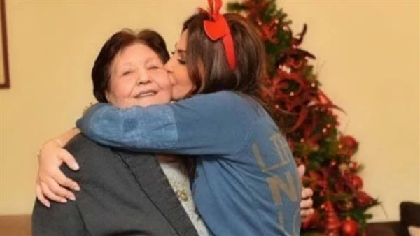 إليسا تهنئ والدتها بعيد الأم. وتوجه رسالة مؤثرة للأمهات اللبنانيات: شايلين هم فوق همومكم