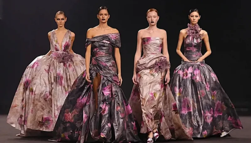 إيلي صعب يعيد إحياء نيويورك في التّسعينيات من خلال مجموعة خريف وشتاء 2026/2027 (صور وفيديو)