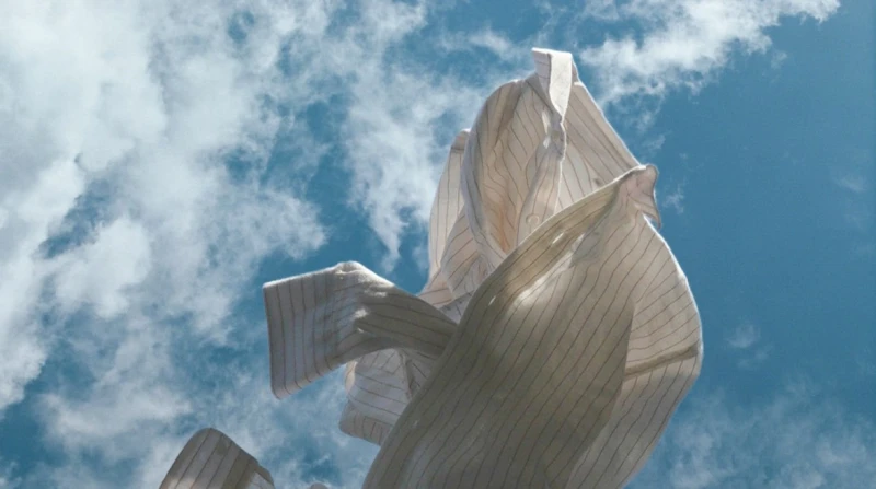 "H&M" و"روبي" تحولان ثاني أكسيد الكربون إلى ملابس جاهزة