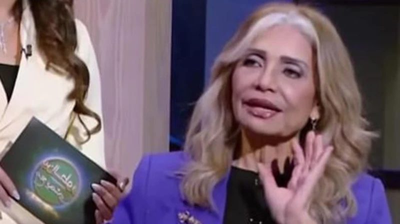 "هعذب نفسي ليه؟". سوسن بدر تعترف بسر تمسكها بـ"الشعر الأبيض" وعدم صبغه