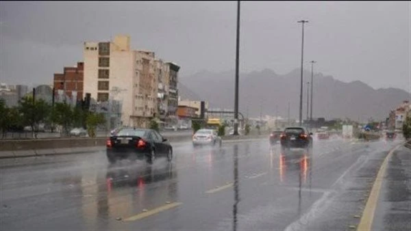 نصائح المرور للقيادة الآمنة تحت الأمطار.. إرشادات مهمة لتجنب الحوادث