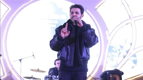 محمد رشاد يشعل أجواء إحدى الخيم الرمضانية في ليلة طربية مميزة