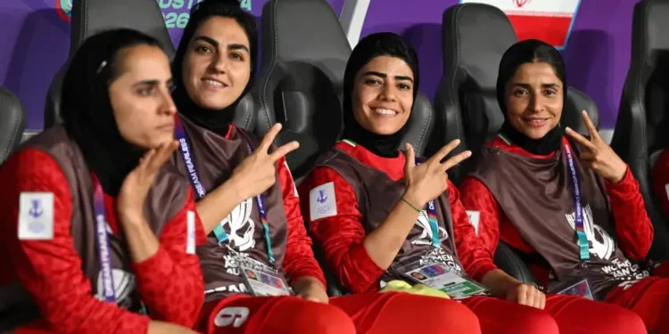 لاعبات إيران طلبوا اللجوء وزميلتهم “فتنت” عليهم للسفارة