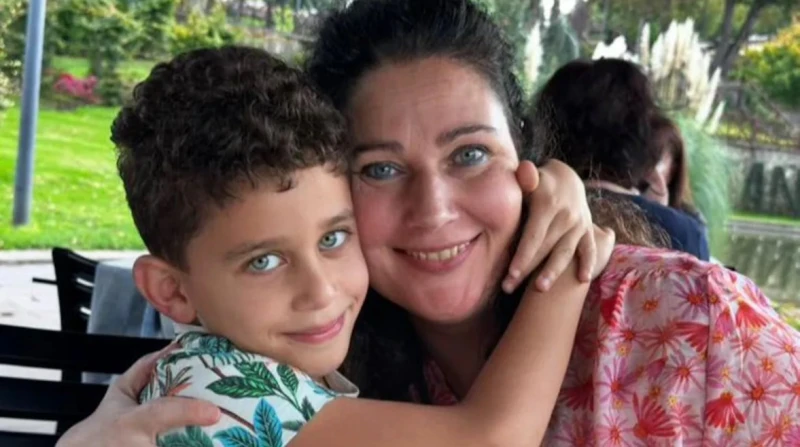 من هولندا إلى الغردقة. "سيلفي" تروي قصة "كابوس" اختطاف ابنها عمر في رحلة صيفية (خاص)