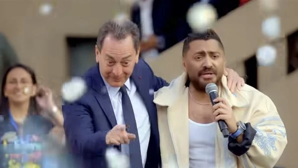 راجل جميل وفرفوش. تامر حسني يكشف تفاصيل لقائه مع سفير فرنسا