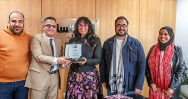 يكرم الفنانة سحر رامى بعد عودتها القوية فى اتنين غيرنا وتوابع