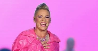 بينك تكسر صمتها بشأن انتقالها من هوليود إلى نيويورك