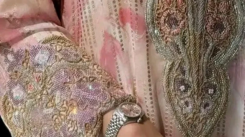 "المخور الإماراتي" يتسلل لشوارع القاهرة. والإتيكيت يحدد قواعد ارتدائه