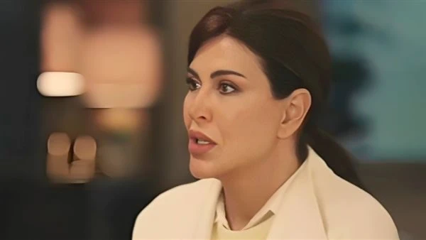 اللون الأزرق يفتح مشهد جومانا مراد يشعل النقاش