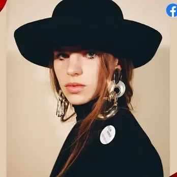 القبعات تتصدر موضة خريف 2026-2027 من قلب باريس