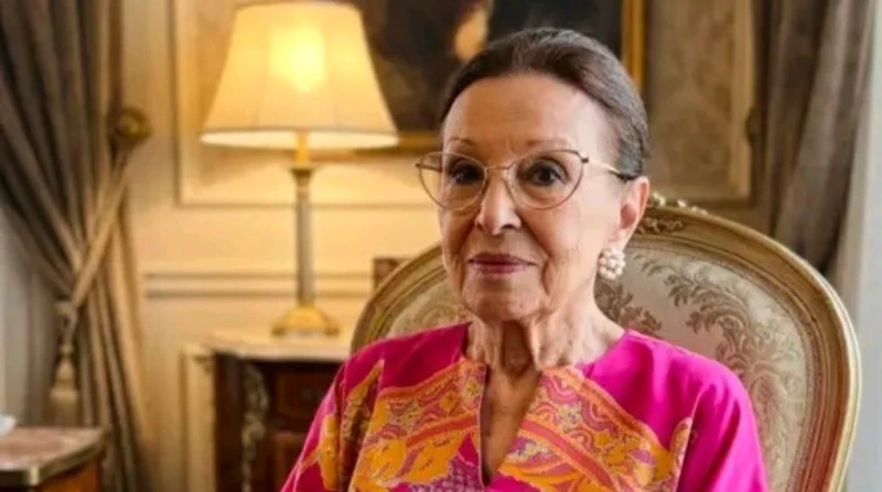 مكالمة هاتفية تحسم الجدل حول حقيقة الصورة المتداولة نجاة الصغيرة