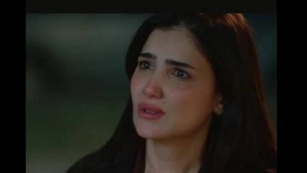 تامر حسني يشيد والفنانة تعلق