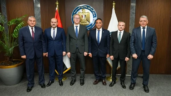 وزير البترول يشيد بمنتجات شركة إيثيدكو ويؤكد قدرتها على المنافسة عالميًا