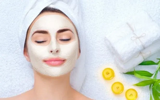 قبل العيد. ماسكات طبيعية تمنح بشرتك نضارة بمكونات طبيعية