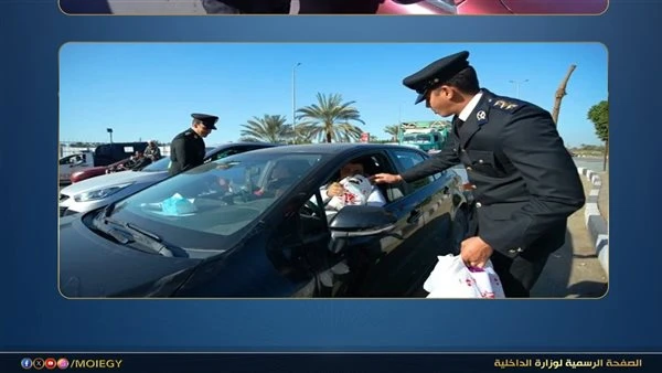 «كلنا واحد».. الداخلية تواصل توزيع وجبات الإفطار على المواطنين خلال رمضان