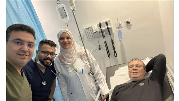 عمرو الليثي يتعرض لوعكة صحية وينشر صورته داخل المستشفى