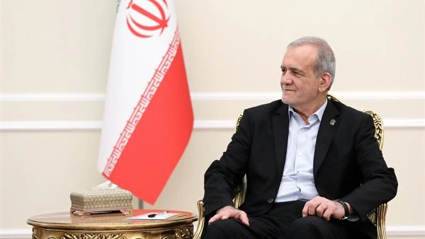 الرئيس الإيراني يكشف عن بدء جهود وساطة لوقف الحرب