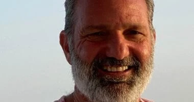 ياسر جلال ينعى زوج الفنانة اللبنانية نور