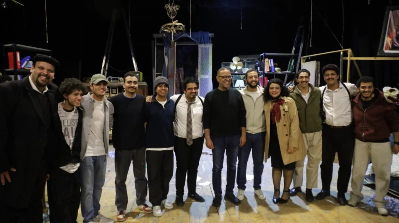 ضمن مهرجان المسرح العالمي، أشرف عبد الباقي يشهد مسرحية "موت فوضوي"