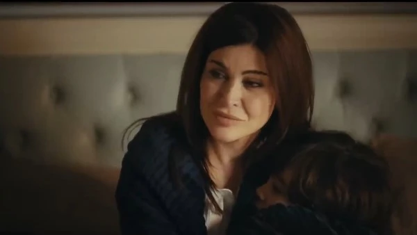 اللون أحمد رزق يحاول ترتيب عمله من جديد