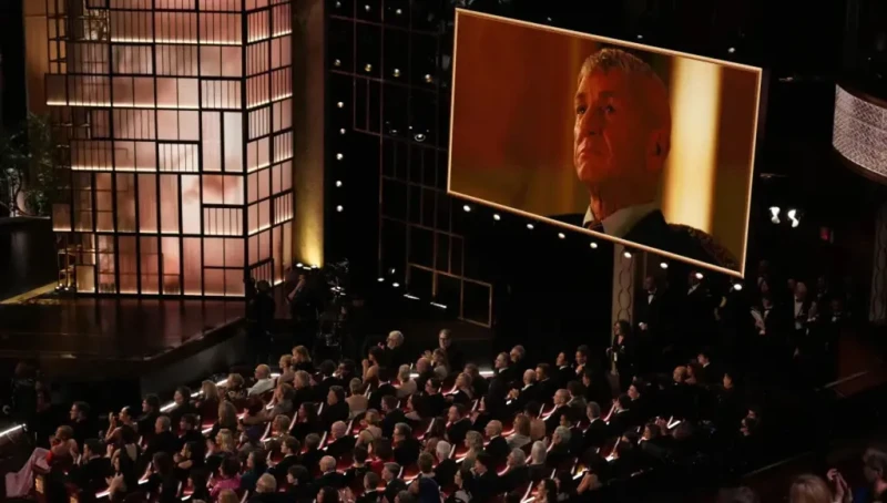 شون من دون أن يتكبد عناء الحضور