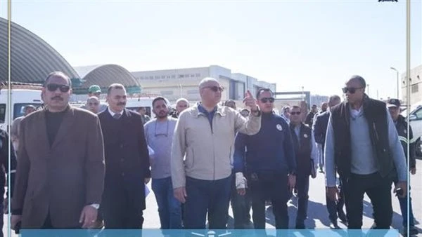 بين الشوارع والسيارات.. جولة ميدانية تكشف أسرار الموقف الجديد بالإسكندرية