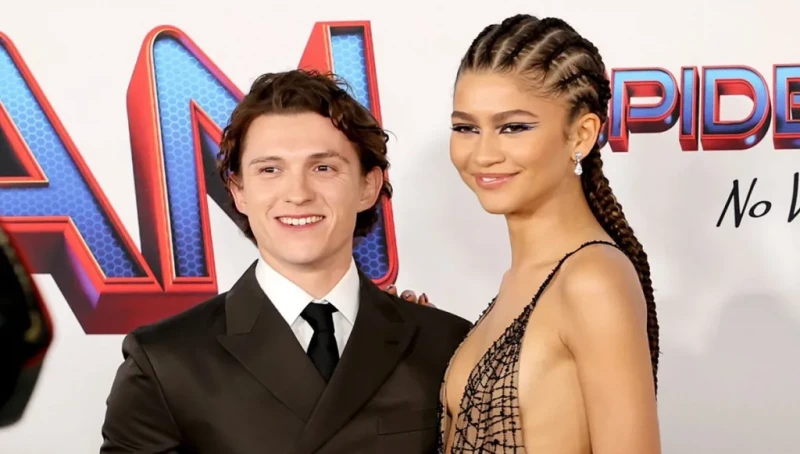 زيندايا مصفف شعرها يكشف الخبر ويشعل الجدل (صور)