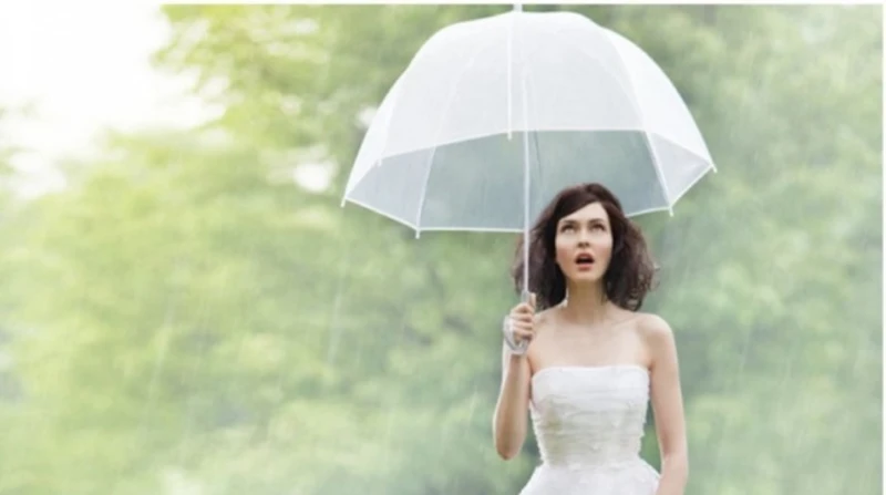 بين النحس والرحمة. هل يفسد المطر فرحة العروس في ليلة العمر