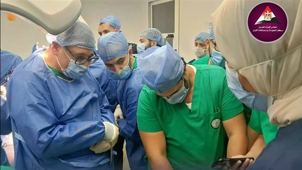 نجاح أول عملية زرع جهاز التحفيز العميق للمخ بمجمع الإسماعيلية الطبي لإقليم القناة