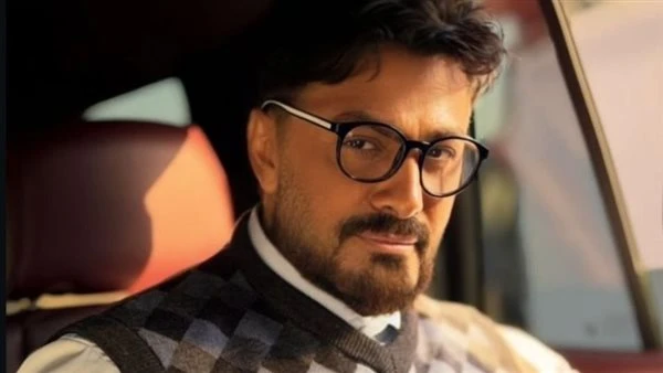 تامر حسني يدعم مقترح كريم السبكي لإلغاء حفلات السينما صباحًا. تفاصيل