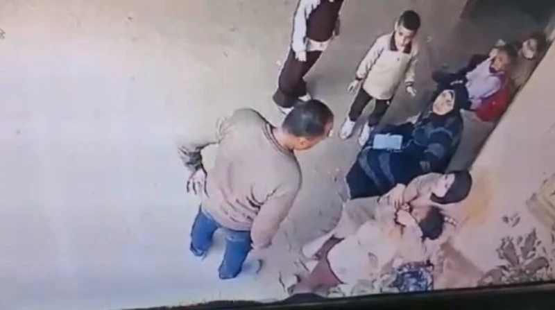 "ضرب ابويا وأخد ابني". زوجة تستغيث من بطش زوجها للتنازل عن حقوقها مقابل الطلاق