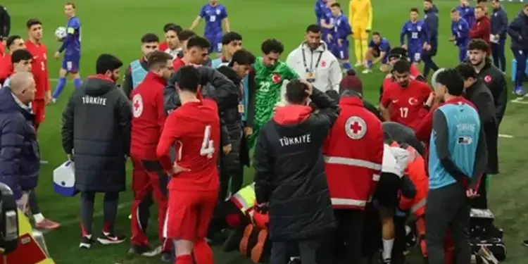 “سقطة الرعب”. مدرب تركيا يفقد الوعي بـ “تصفيات أوروبا”