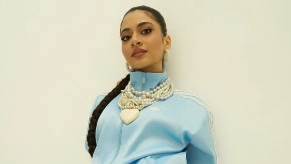 بإطلالة بسنت حاتم تخطف الأنظار في أحدث جلسة تصوير وتعيش حالة من النشاط الفني